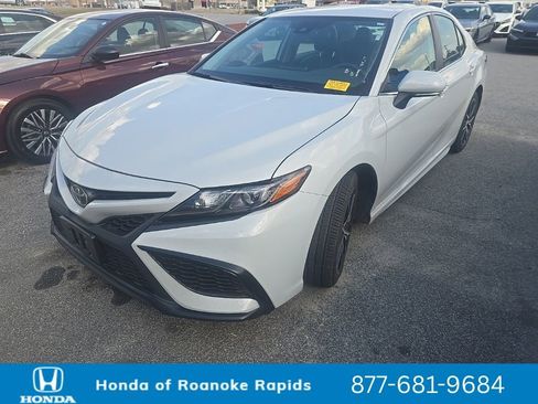 Used 2024 Toyota Camry SE image 6