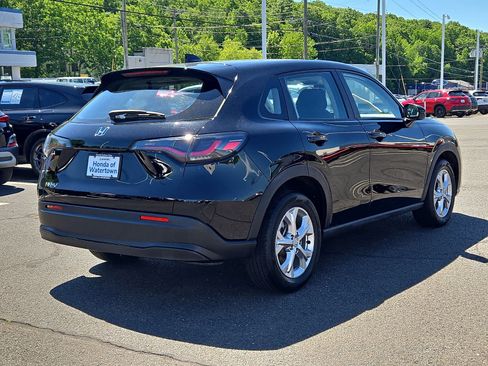 Used 2023 Honda HR-V LX image 5