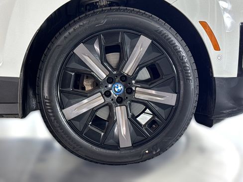Used 2024 BMW iX xDrive50 AWD/4WD image 13