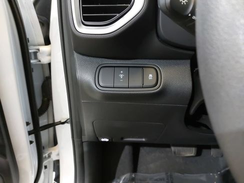Certified 2025 Hyundai Venue SE FWD image 27
