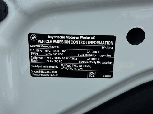 Used 2023 BMW 530e w/ Premium Package image 21