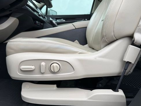 Used 2019 Buick Enclave Essence FWD image 10