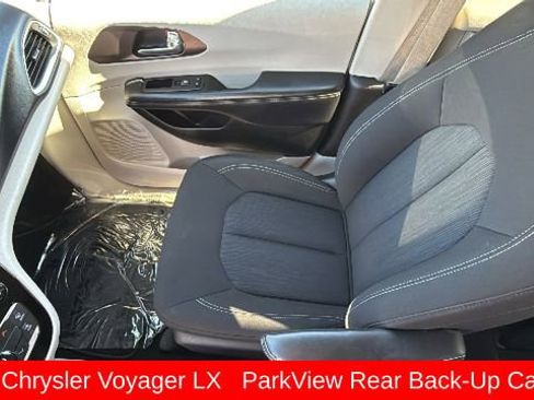 Used 2023 Chrysler Voyager LX FWD image 12