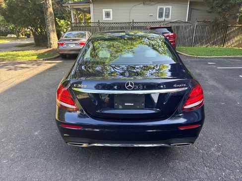 Used 2017 Mercedes-Benz E 300 4MATIC image 9