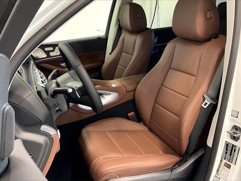 New 2026 Mercedes-Benz GLS 450 4MATIC image 9