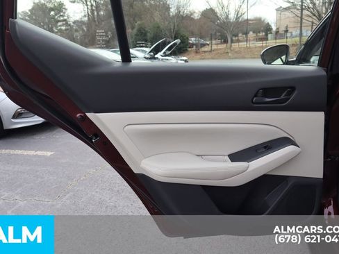 Used 2025 Nissan Altima 2.5 SV FWD image 19