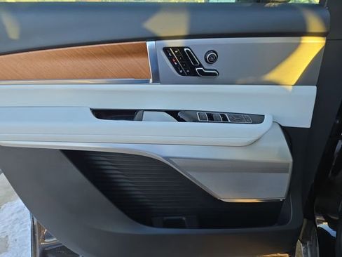 New 2026 Cadillac Vistiq Luxury image 15