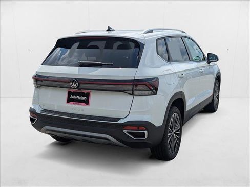 New 2025 Volkswagen Taos SE image 2