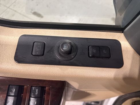 Used 2010 Ford F250 Lariat image 21