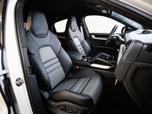 New 2026 Porsche Cayenne Turbo AWD/4WD image 30