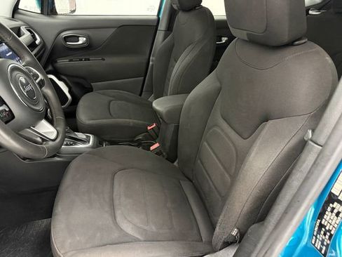 Used 2020 Jeep Renegade Latitude FWD image 27