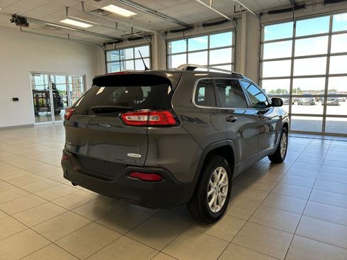 Used 2014 Jeep Cherokee Latitude AWD/4WD image 5
