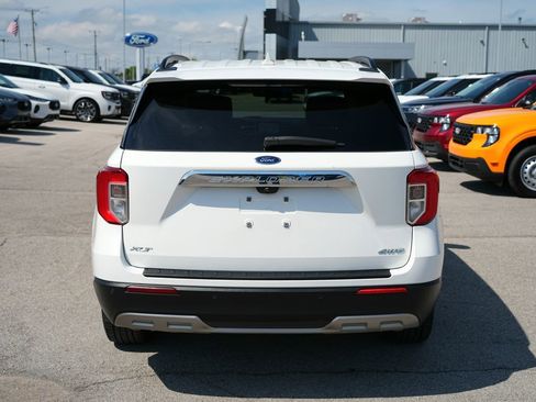 Used 2022 Ford Explorer XLT w/ Equipment Group 202A AWD/4WD image 6