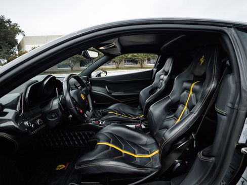 Used 2012 Ferrari 458 Italia Coupe RWD image 46