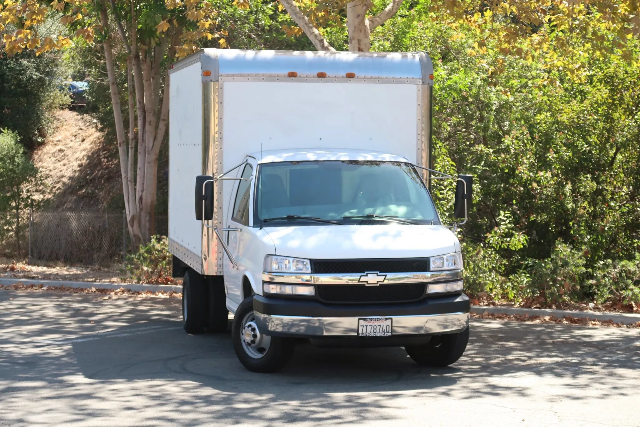 Used 2004 Chevrolet Express 3500 w/ Chrome Appearance Package RWD image 2