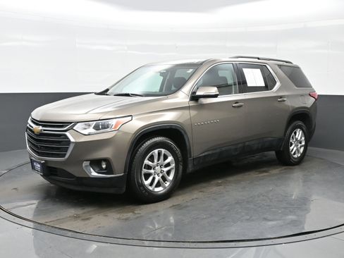 Used 2020 Chevrolet Traverse LT image 2