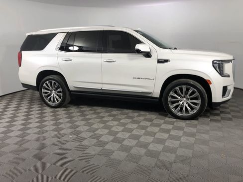 Used 2022 GMC Yukon Denali w/ Denali Premium Package image 9