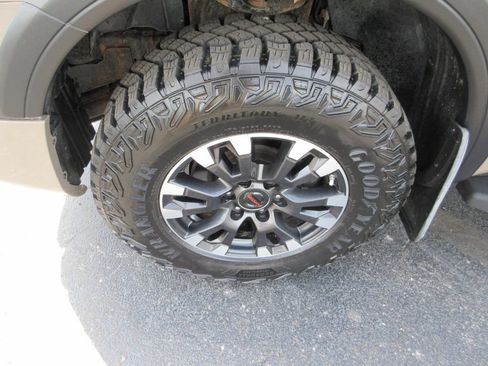 Used 2021 Nissan Titan PRO-4X w/ Pro-4x Convenience Package AWD/4WD image 14