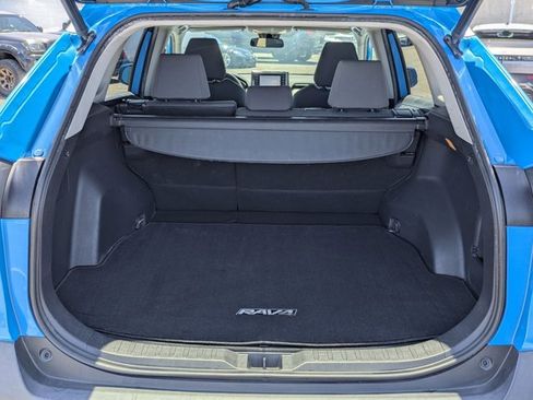 Used 2019 Toyota RAV4 XLE w/ Convenience Package FWD image 6