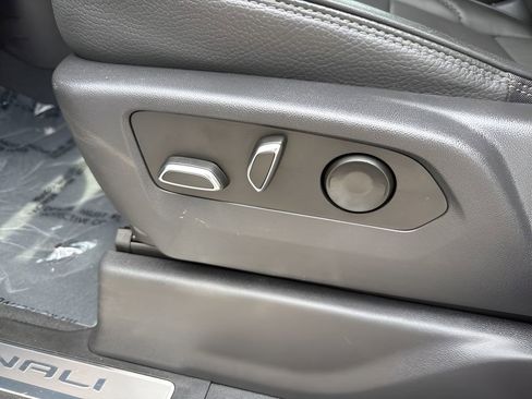 Used 2023 GMC Sierra 1500 Denali image 10