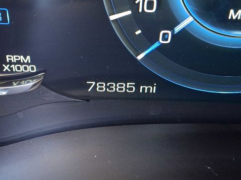 Used 2017 Cadillac Escalade Premium Luxury image 19