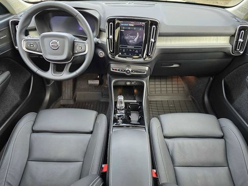Used 2025 Volvo XC40 B5 Plus w/ Climate Package image 18