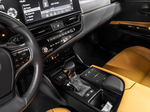 Used 2022 Lexus ES 300h w/ Premium Package image 9