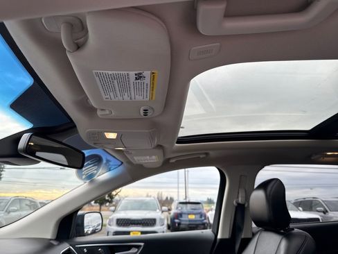 Used 2019 Ford Edge Titanium w/ Cold Weather Package image 27