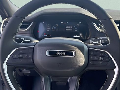 New 2025 Jeep Grand Cherokee Altitude image 15