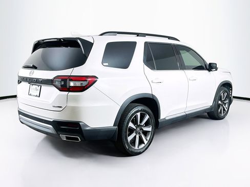Used 2024 Honda Pilot Touring image 9