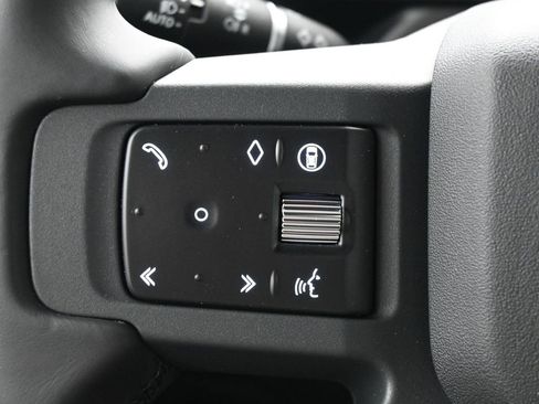 Used 2026 Land Rover Defender 110 X-Dynamic SE AWD/4WD image 18