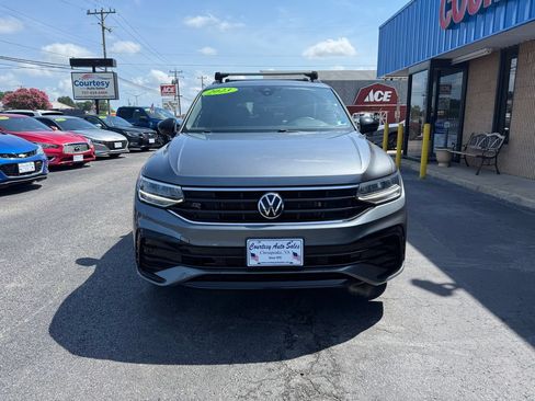 Used 2023 Volkswagen Tiguan SE R-Line AWD/4WD image 2