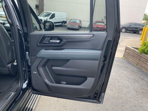 Certified 2025 GMC Yukon XL AT4 w/ AT4 Premium Plus Package AWD/4WD image 41