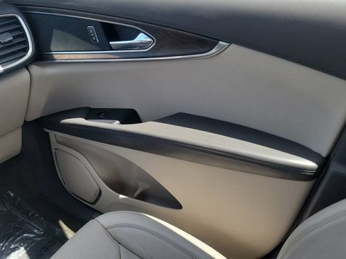 Used 2018 Lincoln MKX Reserve w/ Driver Assistance Package AWD/4WD image 13