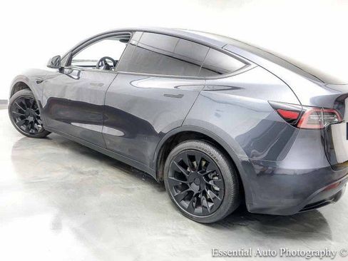 Used 2024 Tesla Model Y Long Range AWD/4WD image 10