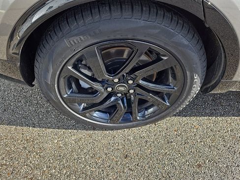 Certified 2025 Land Rover Discovery Dynamic SE image 12