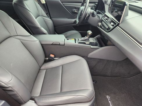 Certified 2025 Lexus ES 350 12.3-in Lexus Interface, Panor image 17