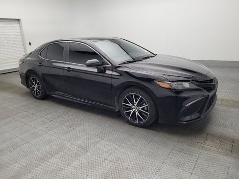 Used 2022 Toyota Camry SE image 11