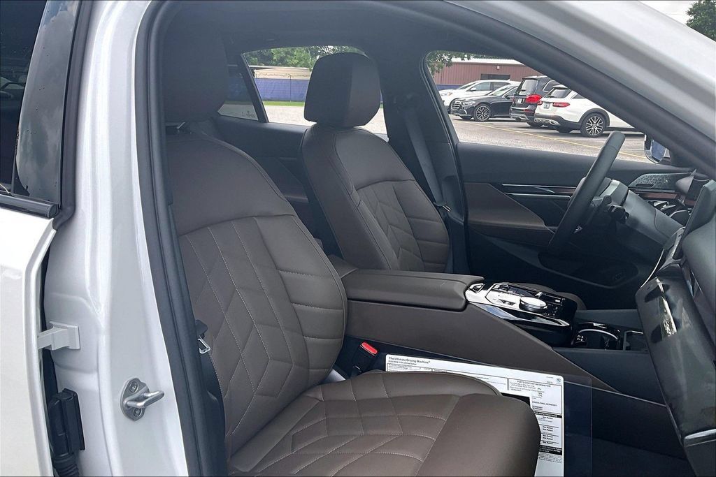 Used 2026 BMW 550e xDrive AWD/4WD image 27