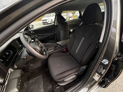 Certified 2026 Hyundai Elantra SE w/ Cargo Package FWD image 16