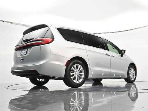 New 2026 Chrysler Pacifica Select image 42