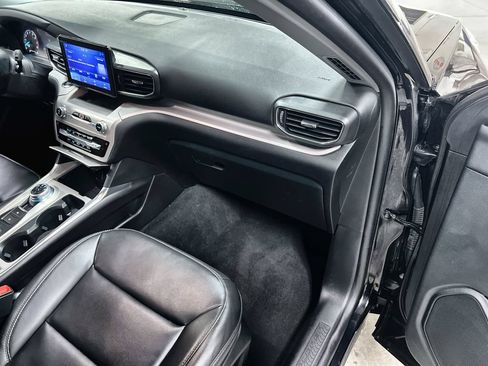 Used 2023 Ford Explorer XLT w/ Equipment Group 202A AWD/4WD image 29