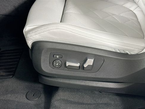 Used 2026 BMW X5 xDrive40i w/ Parking Assistance Package image 14