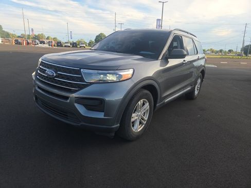 Used 2023 Ford Explorer XLT RWD image 3