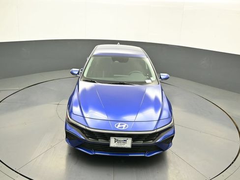 Certified 2025 Hyundai Elantra SE FWD image 33