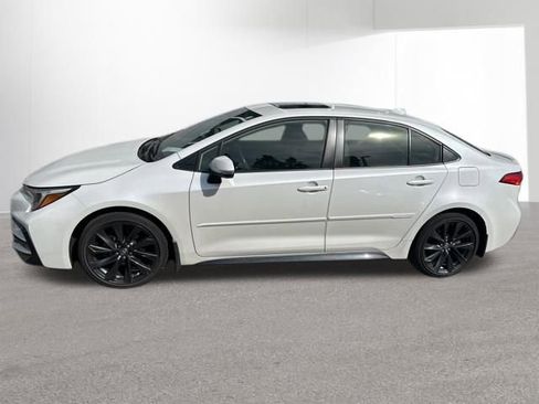 Used 2023 Toyota Corolla SE w/ SE Package image 5