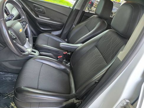 Used 2020 Chevrolet Trax LT w/ LT Convenience Package AWD/4WD image 21