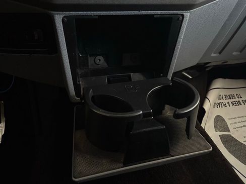 Used 2011 Ford F250 XLT w/ XLT Premium Pkg image 32