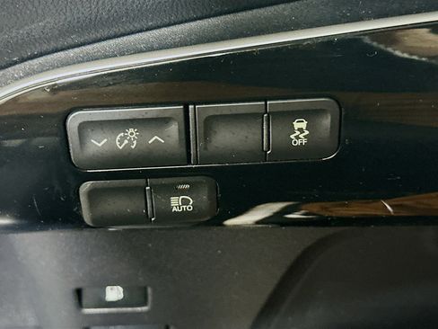 Used 2017 Toyota Prius Four image 16