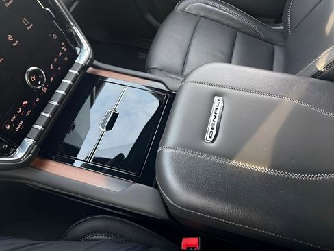 Used 2025 GMC Yukon Denali image 21